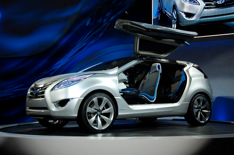 Illustration for article titled Hyundai Nuvis Concept: Hybrid Blue Drive Gives It Wings